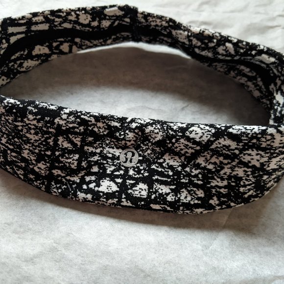 Lululemon Fly Away Tamer Headband - Picture 4 of 7